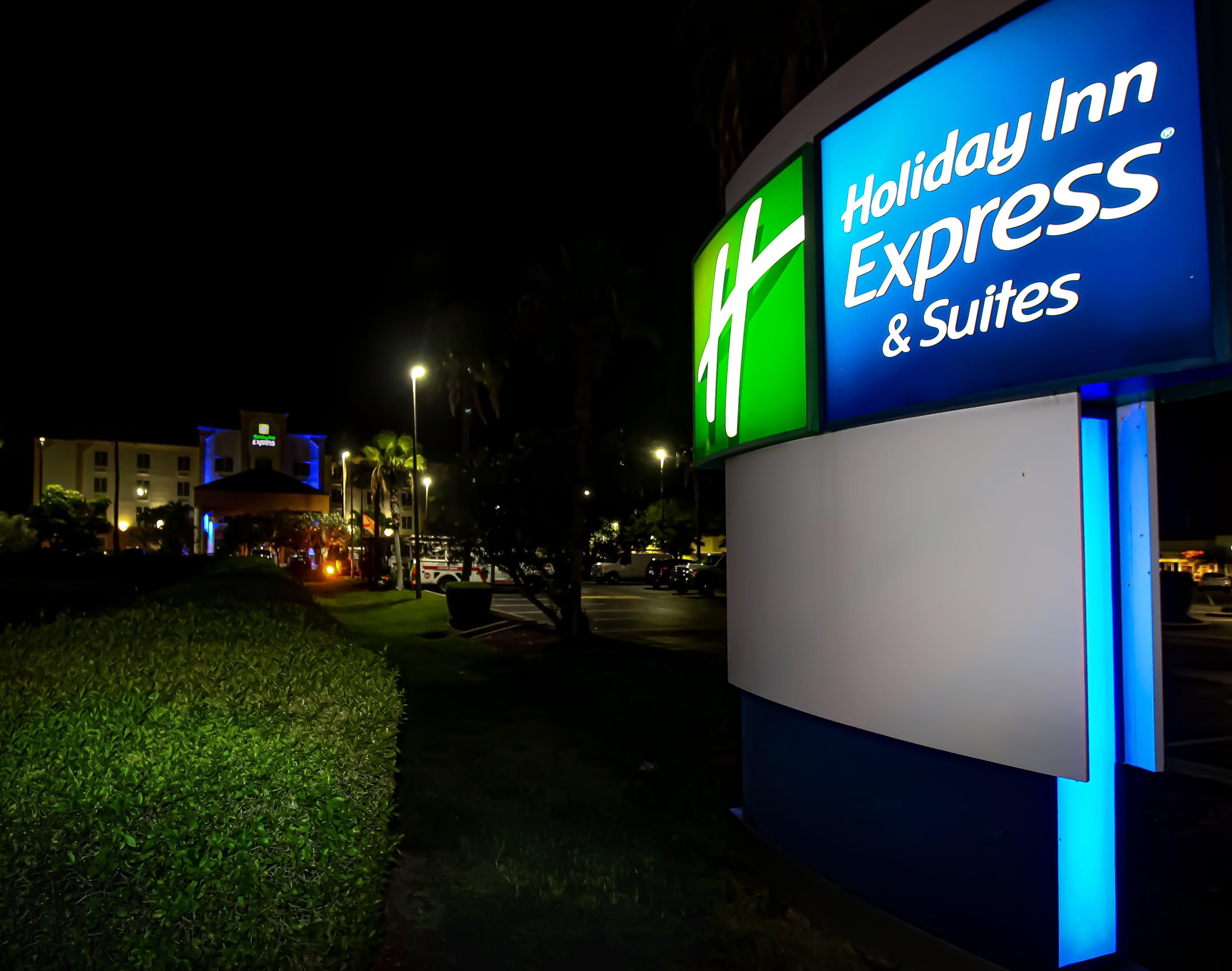 Holiday Inn Express Hotel & Suites Cocoa Beach, An Ihg Hotel Exterior photo